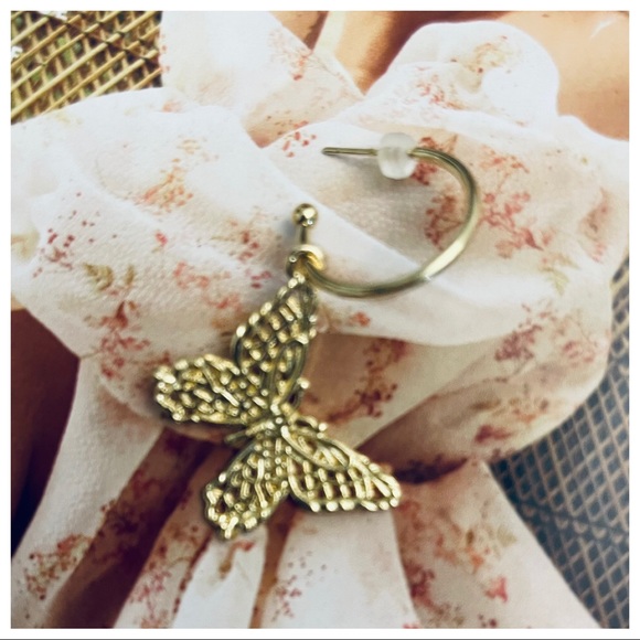 Butterfly drop hoop earrings - Picture 4 of 7